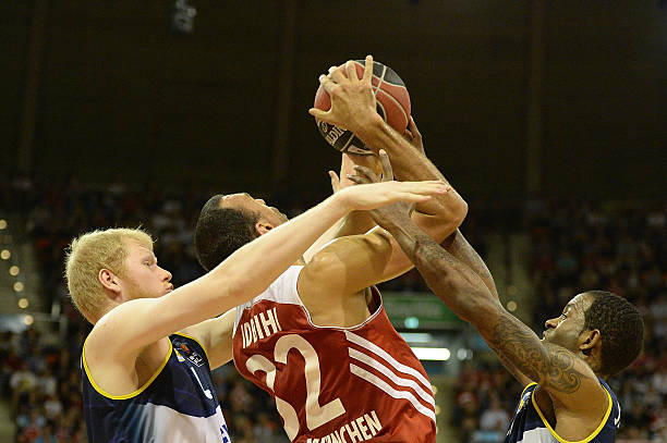 摧使他们在 摧使他们在